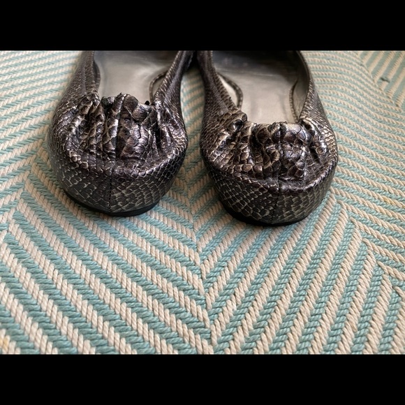 TORY BURCH Snakeskin Leather Logo Ballet Flats - Picture 12 of 13